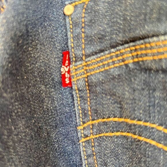 Levi’s 515 Cuffed Capri Dark Wash With Contrasting Belt Loops Size 8 - Picture 8 of 13